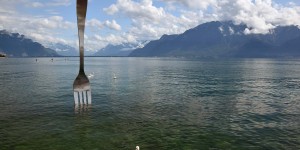 Gabel vor der Bergkulisse am Genfer See