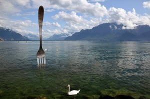 Gabel vor der Bergkulisse am Genfer See