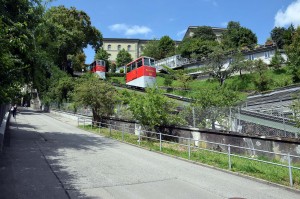 Links ist die Straße zu sehen