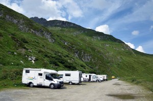 Wohnmobile auf dem Oberalppass