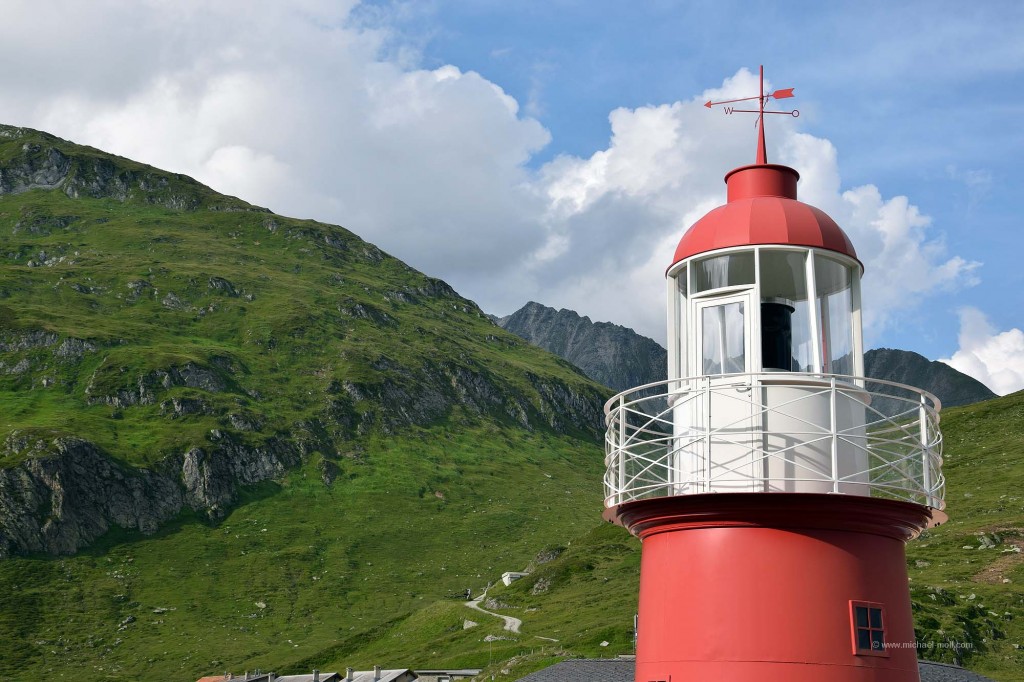 Leuchtturm in den Bergen