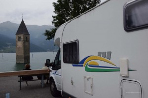 Wohnmobil am Reschensee