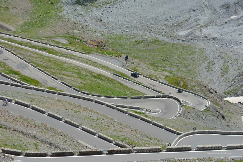 Serpentinenstraße | Die Weltenbummler