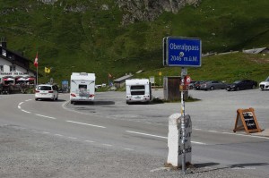 Wohnmobile auf dem Oberalppass