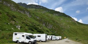 Wohnmobile auf dem Oberalppass