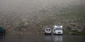 Wohnmobil im Nebel