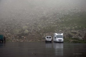 Wohnmobil im Nebel