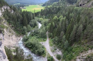 Unter dem Landwasserviadukt