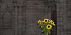 Blumen in der Kirche