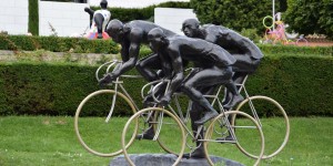 Skulptur am Olympischen Museum