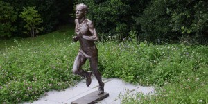 Skulptur am Olympischen Museum