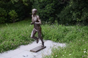 Skulptur am Olympischen Museum