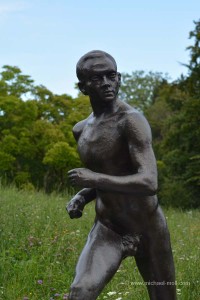 Skulptur am Olympischen Museum