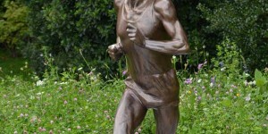 Skulptur am Olympischen Museum