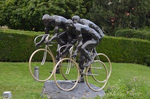 Skulptur am Olympischen Museum