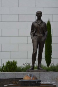 Skulptur am Olympischen Museum