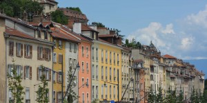 Hausfassade am Isere-Ufer