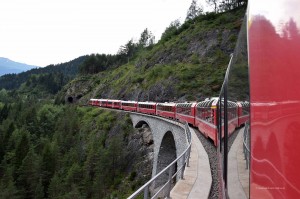 Bernina-Express auf dem Landwasserviadukt