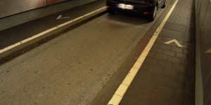 Fahrbahn und Fußweg