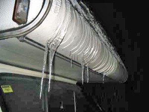 Eiszapfen am Alkoven