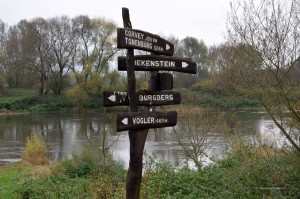 Wegweiser am Weserradweg