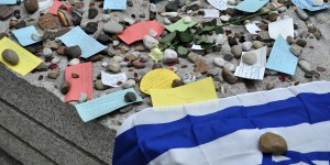 Israelische Flagge im Haus der Stille