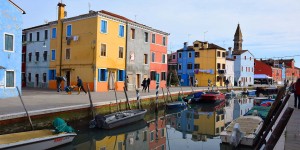 Mit dem schiefen Turm von Burano