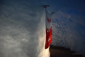 Flagge am Ende des Tunnels