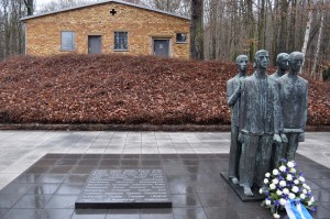 Skulptur vor dem Krematorium