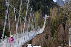 Die Brücke hängt sehr durch