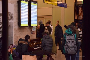 Klavier im Bahnhof
