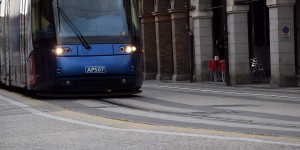 Straßenbahn mit Reifen