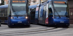 Straßenbahn mit Reifen