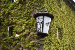 Straßenlaternen mit Scherenschnitt