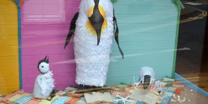 Pinguine im Schaufenster