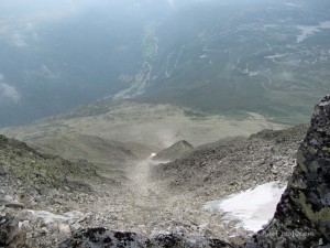 Blick vom Gipfel in die Tiefe