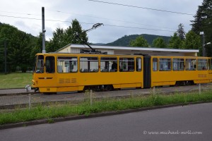 Überlandstraßenbahn am Bahnhof Tabarz