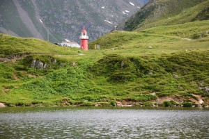 Leuchtturm in den Bergen