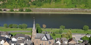 Wanderweg Felsen Fässer Fachwerk bei St Aldegund