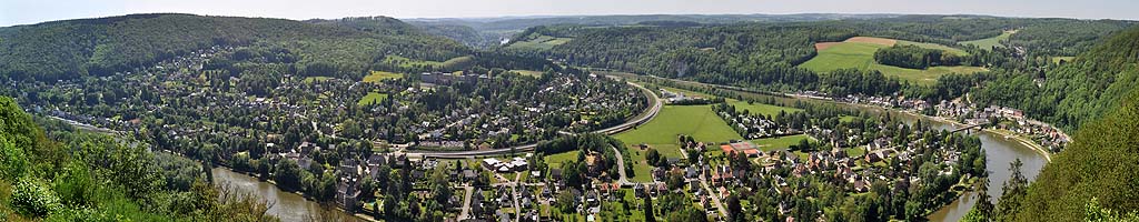 Panorama an der Maas (10 MB, 16872x2436)