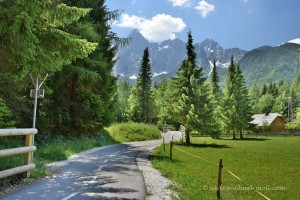Radweg in den Alpen