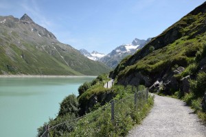 Wanderweg am Seeufer