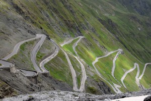 Serpentinenstraße in Südtirol