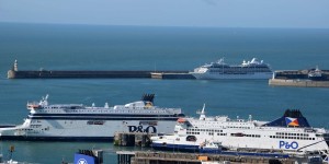 Fähren im Hafen von Dover