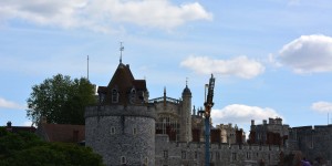 Flugzeug über Windsor Castle