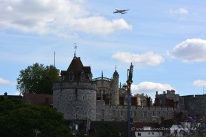 Flugzeug über Windsor Castle