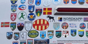 Aufkleber auf dem Heck von Wohnmobilen