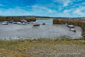 Hafen bei Ebbe