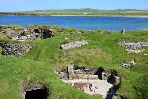 Skara Brae an der Küste von Mainland