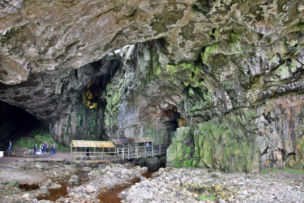 Brücke in der Höhle